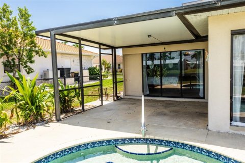 House in Punta Gorda, Florida 2 bedrooms, 130.16 sq.m. № 1835366 - photo 29