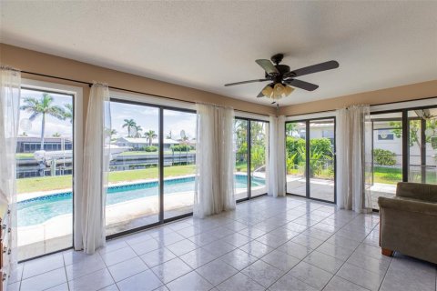 House in Punta Gorda, Florida 2 bedrooms, 130.16 sq.m. № 1835366 - photo 17