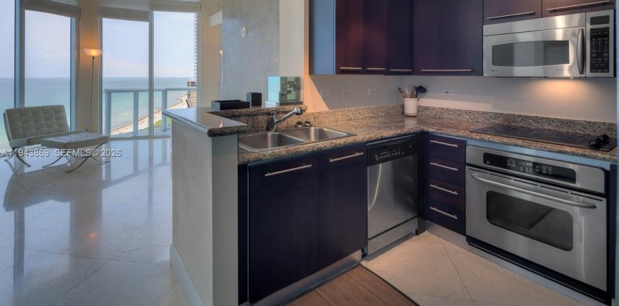 Кондоминиум с 1 спальней в Майами-Бич, Флорида № 2000617