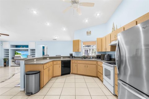 Villa ou maison à vendre à North Port, Floride: 3 chambres, 178.37 m2 № 2123170 - photo 12