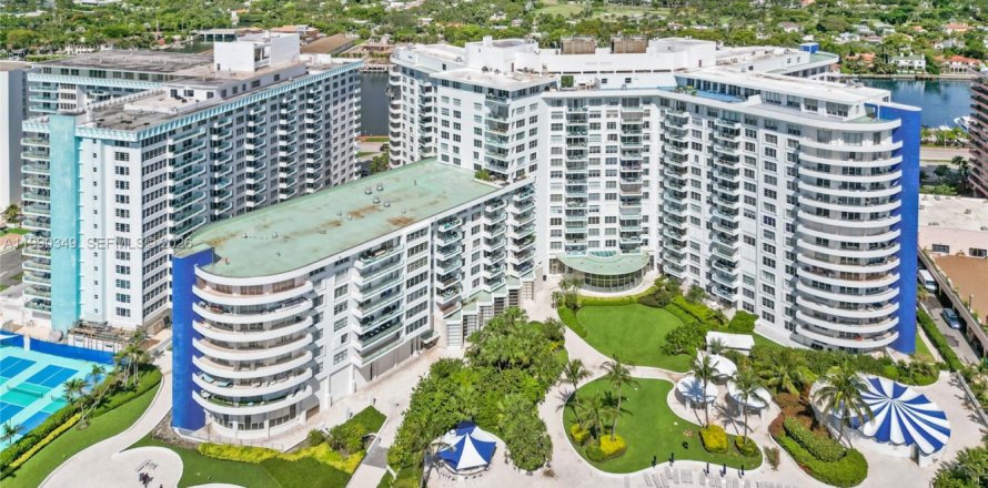 Кондоминиум с 2 спальнями в Майами-Бич, Флорида № 2057805