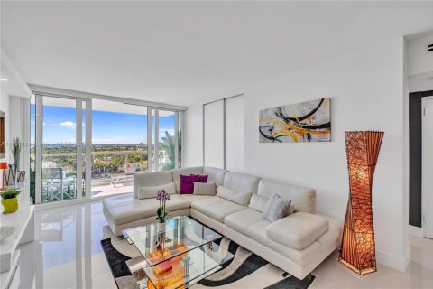 Снять в аренду кондоминиум в Майами-Бич, Флорида 2 спальни, 110.55м2, № 1951709 - фото 11