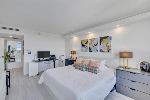 Снять в аренду кондоминиум в Майами-Бич, Флорида 2 спальни, 110.55м2, № 1951709 - фото 9