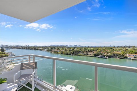 Снять в аренду кондоминиум в Майами-Бич, Флорида 2 спальни, 110.55м2, № 1951709 - фото 3