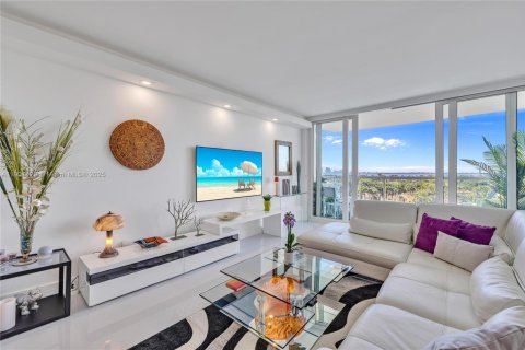 Снять в аренду кондоминиум в Майами-Бич, Флорида 2 спальни, 110.55м2, № 1951709 - фото 30