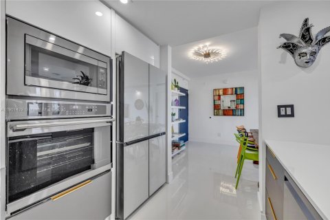 Снять в аренду кондоминиум в Майами-Бич, Флорида 2 спальни, 110.55м2, № 1951709 - фото 18