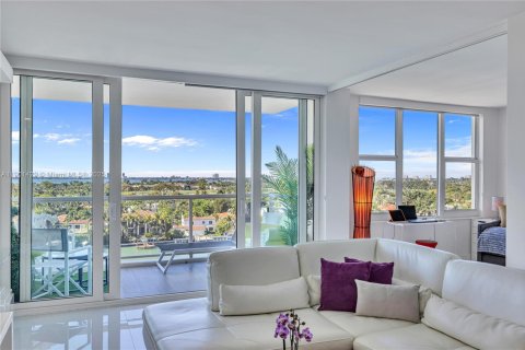 Снять в аренду кондоминиум в Майами-Бич, Флорида 2 спальни, 110.55м2, № 1951709 - фото 26