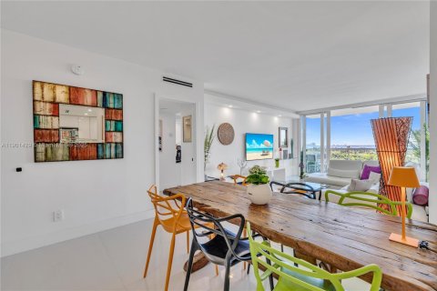 Снять в аренду кондоминиум в Майами-Бич, Флорида 2 спальни, 110.55м2, № 1951709 - фото 23