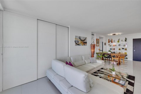 Снять в аренду кондоминиум в Майами-Бич, Флорида 2 спальни, 110.55м2, № 1951709 - фото 28