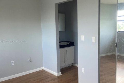 Купить кондоминиум в Санрайз, Флорида 2 спальни, 91.6м2, № 1953941 - фото 16