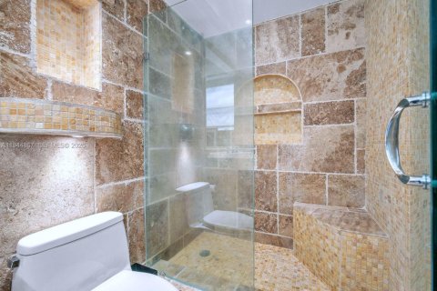 Condo in Hollywood, Florida, 2 bedrooms  № 2002696 - photo 24