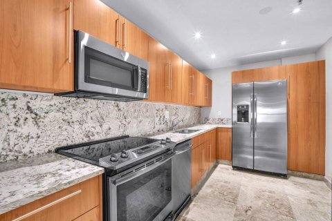 Condo in Hollywood, Florida, 2 bedrooms  № 2002696 - photo 18