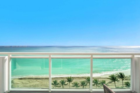 Condo in Hollywood, Florida, 2 bedrooms  № 2002696 - photo 27