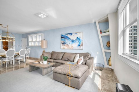 Condo in Hollywood, Florida, 2 bedrooms  № 2002696 - photo 11