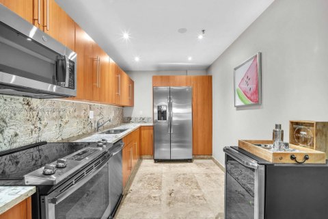 Condo in Hollywood, Florida, 2 bedrooms  № 2002696 - photo 17