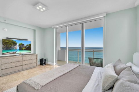 Condo in Hollywood, Florida, 2 bedrooms  № 2002696 - photo 20