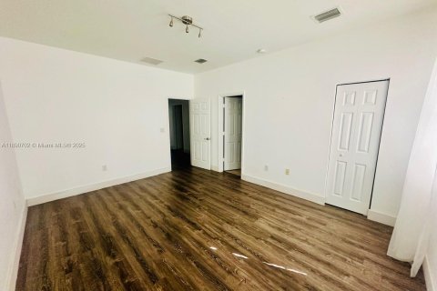 Снять в аренду таунхаус в Майами, Флорида 3 спальни, 149.39м2, № 1944640 - фото 21