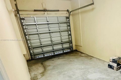 Снять в аренду таунхаус в Майами, Флорида 3 спальни, 149.39м2, № 1944640 - фото 7