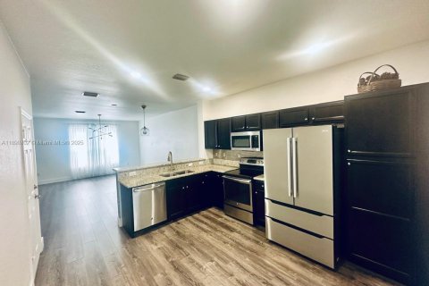 Снять в аренду таунхаус в Майами, Флорида 3 спальни, 149.39м2, № 1944640 - фото 5