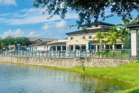 Снять в аренду таунхаус в Майами, Флорида 3 спальни, 149.39м2, № 1944640 - фото 27