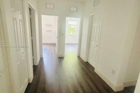 Снять в аренду таунхаус в Майами, Флорида 3 спальни, 149.39м2, № 1944640 - фото 11