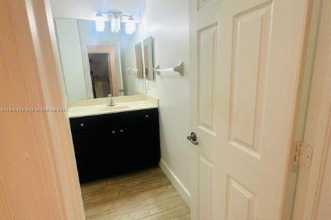 Снять в аренду таунхаус в Майами, Флорида 3 спальни, 149.39м2, № 1944640 - фото 18