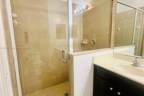 Снять в аренду таунхаус в Майами, Флорида 3 спальни, 149.39м2, № 1944640 - фото 24