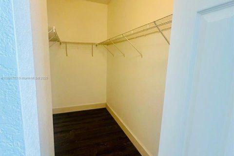 Снять в аренду таунхаус в Майами, Флорида 3 спальни, 149.39м2, № 1944640 - фото 23