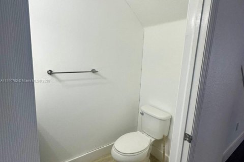 Снять в аренду таунхаус в Майами, Флорида 3 спальни, 149.39м2, № 1944640 - фото 9