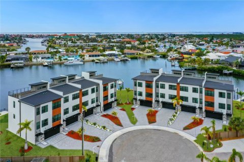 Townhouse in Apollo Beach, Florida 4 bedrooms, 222.59 sq.m. № 1855706 - photo 2