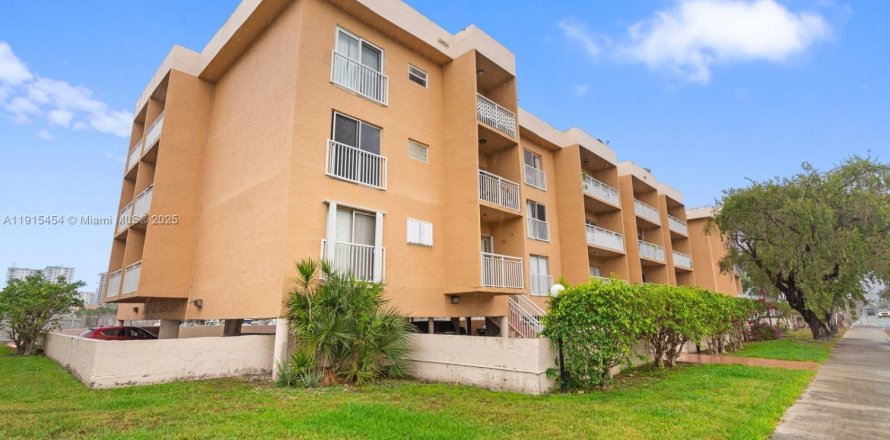 Condo à North Miami Beach, Floride, 2 chambres  № 1970742