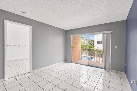 Copropriété à vendre à North Miami Beach, Floride: 2 chambres, 80.55 m2 № 1970742 - photo 9