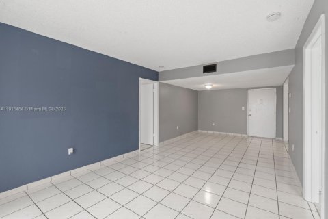 Copropriété à vendre à North Miami Beach, Floride: 2 chambres, 80.55 m2 № 1970742 - photo 8