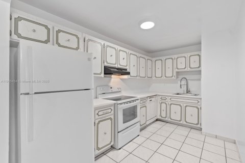 Copropriété à vendre à North Miami Beach, Floride: 2 chambres, 80.55 m2 № 1970742 - photo 4