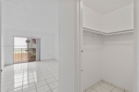 Copropriété à vendre à North Miami Beach, Floride: 2 chambres, 80.55 m2 № 1970742 - photo 7
