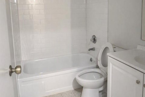Villa ou maison à louer à Port Orange, Floride: 2 chambres, 119.57 m2 № 2230610 - photo 4