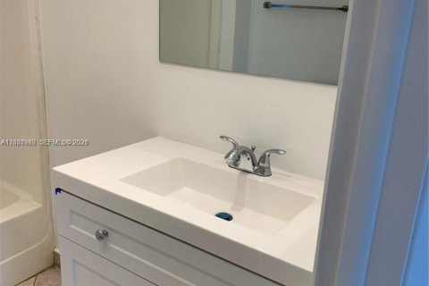 Condominio en alquiler en Miami, Florida, 2 dormitorios, 92.9 m2 № 2085300 - foto 9