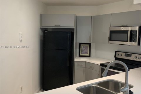 Condominio en alquiler en Miami, Florida, 2 dormitorios, 92.9 m2 № 2085300 - foto 3