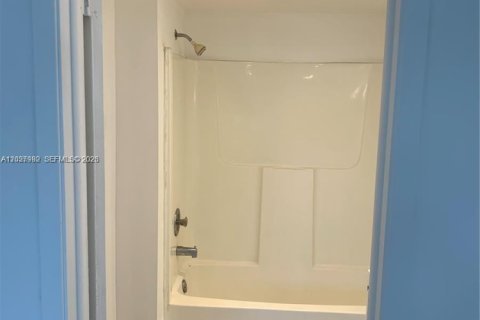 Condominio en alquiler en Miami, Florida, 2 dormitorios, 92.9 m2 № 2085300 - foto 4