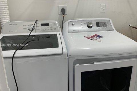 Condominio en alquiler en Miami, Florida, 2 dormitorios, 92.9 m2 № 2085300 - foto 10