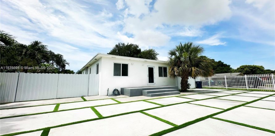 Дом в Майами, Флорида 2 спальни, 124.67м2 № 1977650