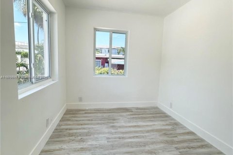 Снять в аренду виллу или дом в Майами, Флорида 2 спальни, 124.67м2, № 1977650 - фото 7