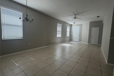 Villa ou maison à louer à Riverview, Floride: 4 chambres, 180.23 m2 № 2092131 - photo 5