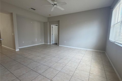 Villa ou maison à louer à Riverview, Floride: 4 chambres, 180.23 m2 № 2092131 - photo 4