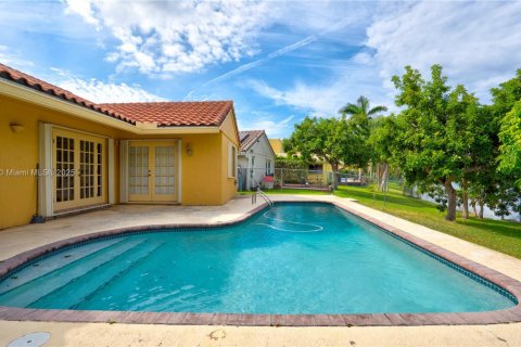 House in Davie, Florida 3 bedrooms, 161.65 sq.m. № 2017180 - photo 18