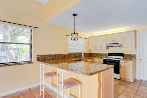 House in Davie, Florida 3 bedrooms, 161.65 sq.m. № 2017180 - photo 25
