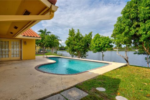 House in Davie, Florida 3 bedrooms, 161.65 sq.m. № 2017180 - photo 13