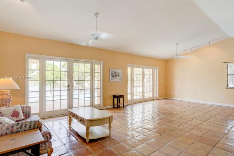 House in Davie, Florida 3 bedrooms, 161.65 sq.m. № 2017180 - photo 20