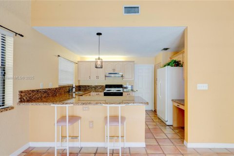 House in Davie, Florida 3 bedrooms, 161.65 sq.m. № 2017180 - photo 24