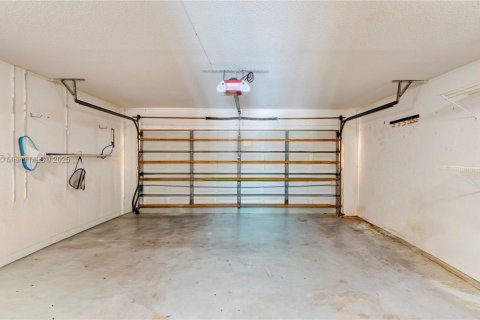 House in Davie, Florida 3 bedrooms, 161.65 sq.m. № 2017180 - photo 30